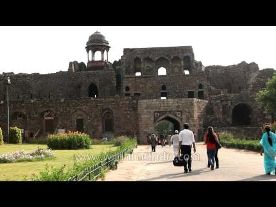 Bara Darwaza: the main entrance gate of Purana Qila