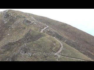 Trail goes meandering up the slopes: Vishkhopri Baraadsar trek