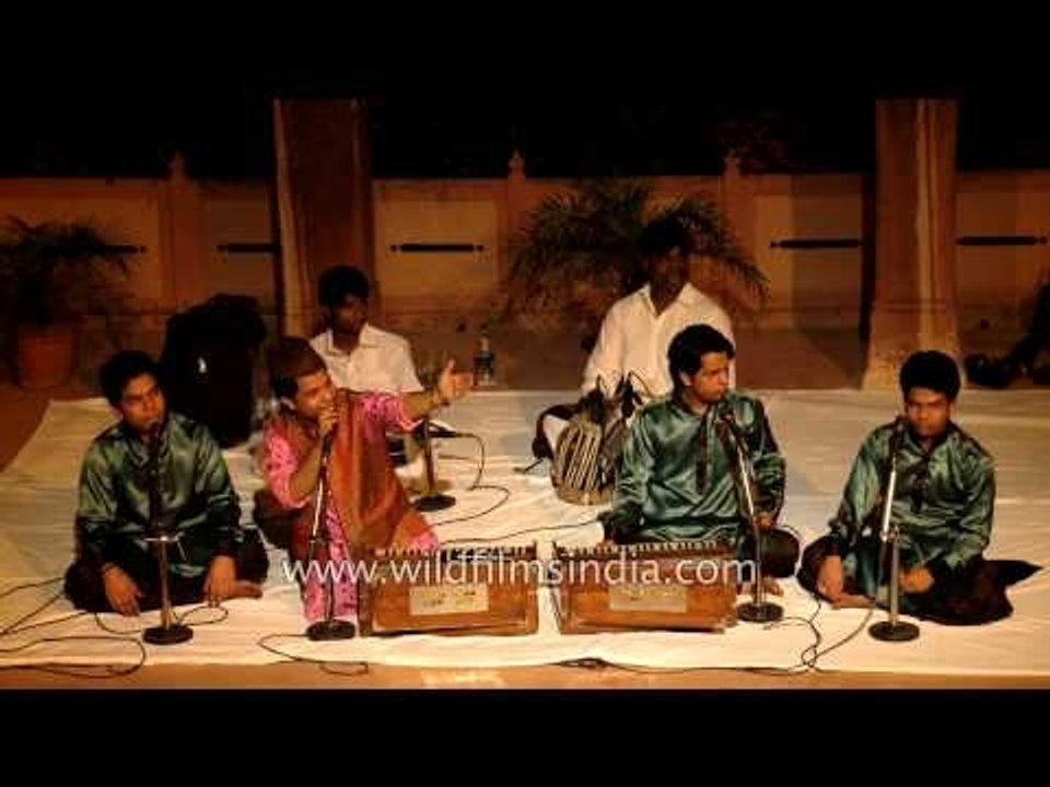 Yusuf Khan of Sikandrabad Gharana performs at Neemrana Fort - Palace