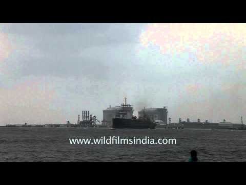 Crowd enjoying the pleasant weather of Fort Kochi beach