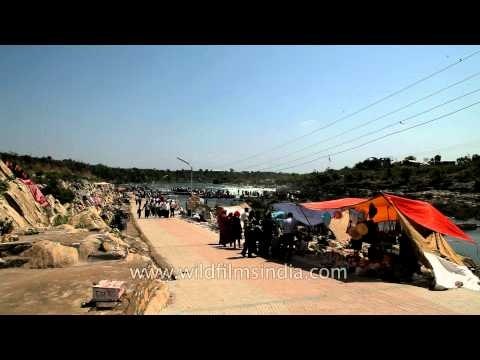 Women selling Holi colors on the roadside of Bhedaghat, Jabalpur
