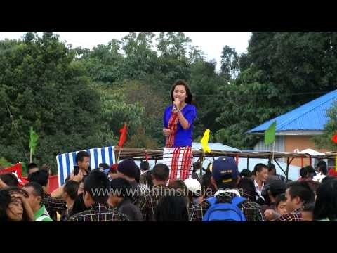 Mizo singer Zualbawihi singing at Thalfavang Kut