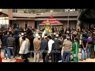 Crowd witnessing the Mandi Mahashivratri procession