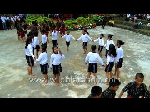 Dance style similar to 'Ring a Ring o Roses' performed at the Anthurium Fest
