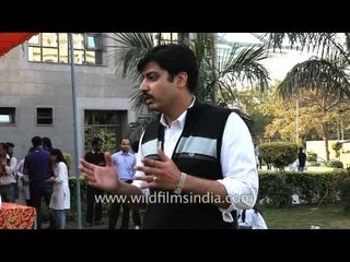 Dr. Sameer of Safdarjung Hospital interacting with students during protest