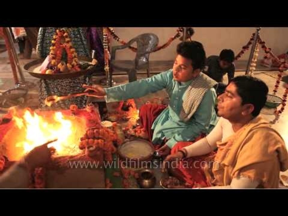 Pandits performing havan rituals of Maha Shiv Raatri