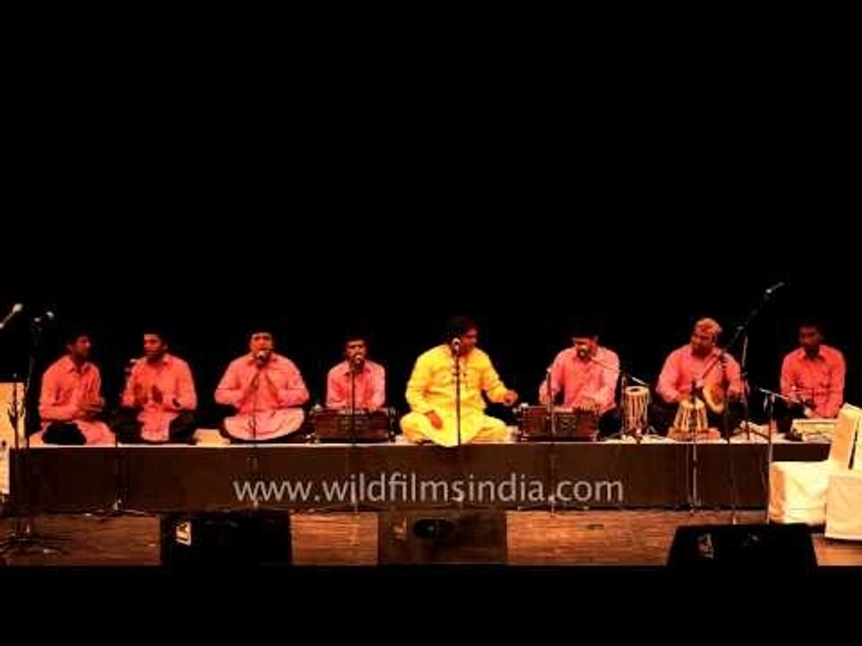 "Teri rehmaton ka dariya sare aam chal raha hai" by Sufi group of Punjab