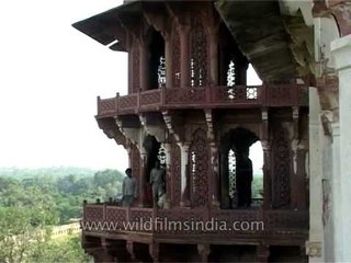 Mughal garden inside the Agra Fort