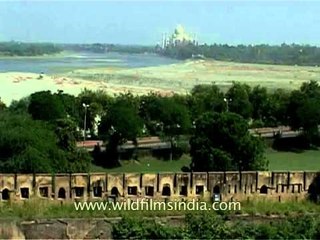 Taj Mahal located on the west bank of Yamuna river