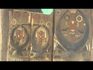 Artistic wood sculpture at the roadside of Bara basti