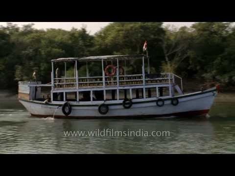 Boats leaving the dock for deep sea fishing at Frazerganj