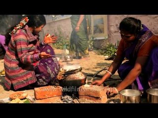 Boiling Sakarai pongal about to spill