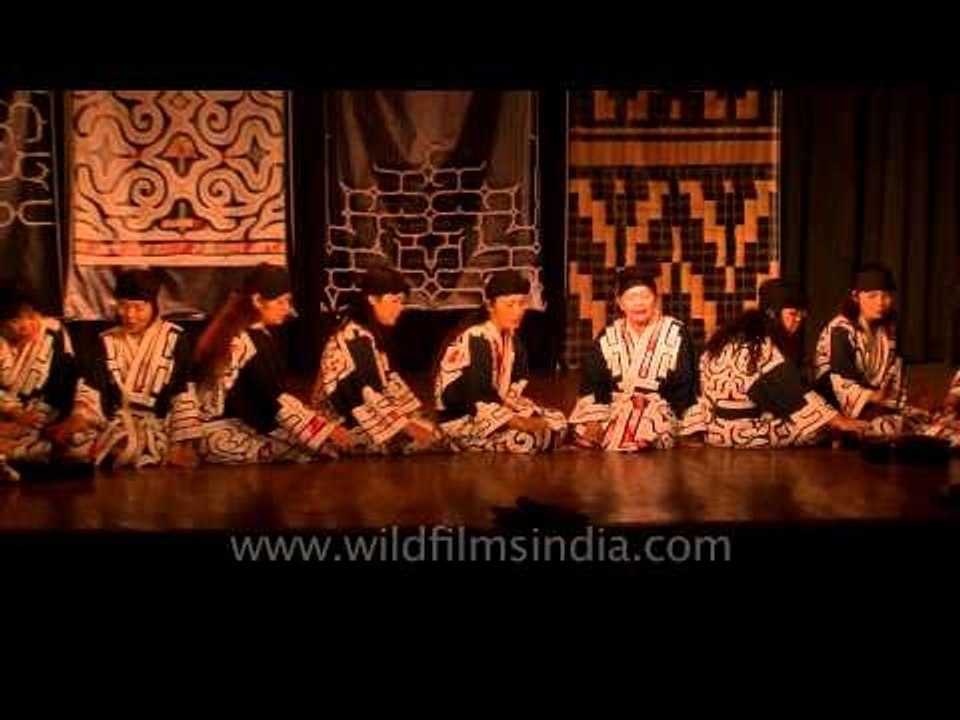 Traditional Ainu dance India tour performance - Upopo (sitting dance)