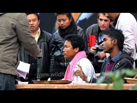 Men in fire after eating Naga chilli at Hornbill festival 2013
