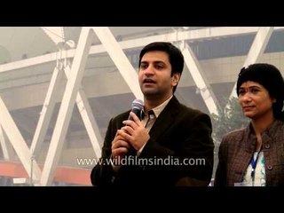 Chef Kunal Kapoor counting the last ten seconds to wrap up cooking without fire competition