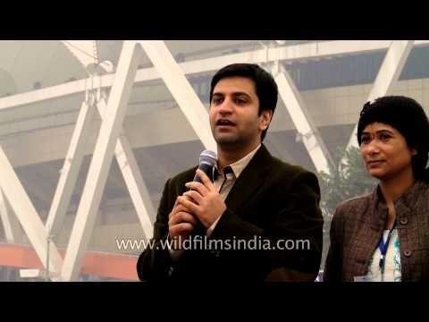 Chef Kunal Kapoor counting the last ten seconds to wrap up cooking without fire competition