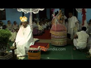 Bride finally enters the wedding mandap