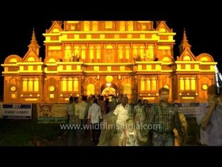 Скачать видео: Grand celebration of Durga puja in Kolkata