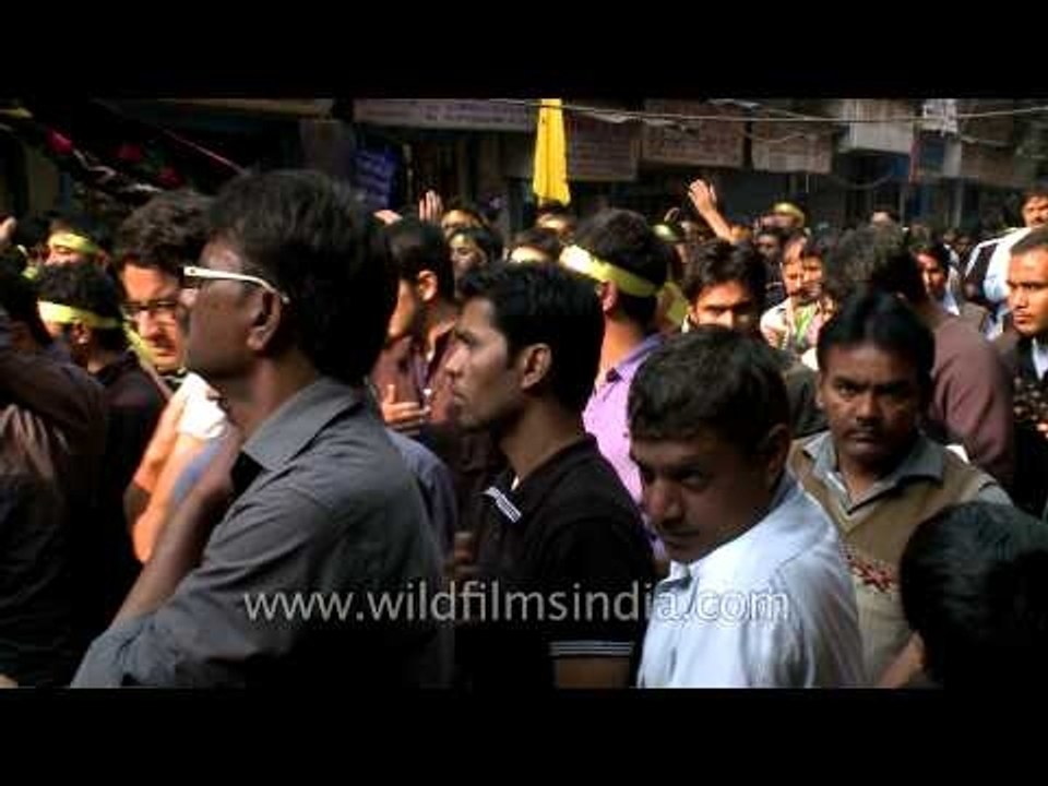 Shia muslims mourning on the day of Ashura