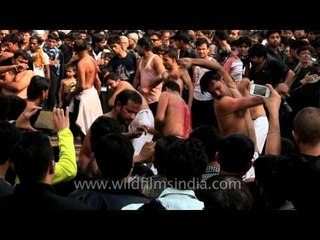 Shia's chanting while moving towards Dargah Panja Sharif