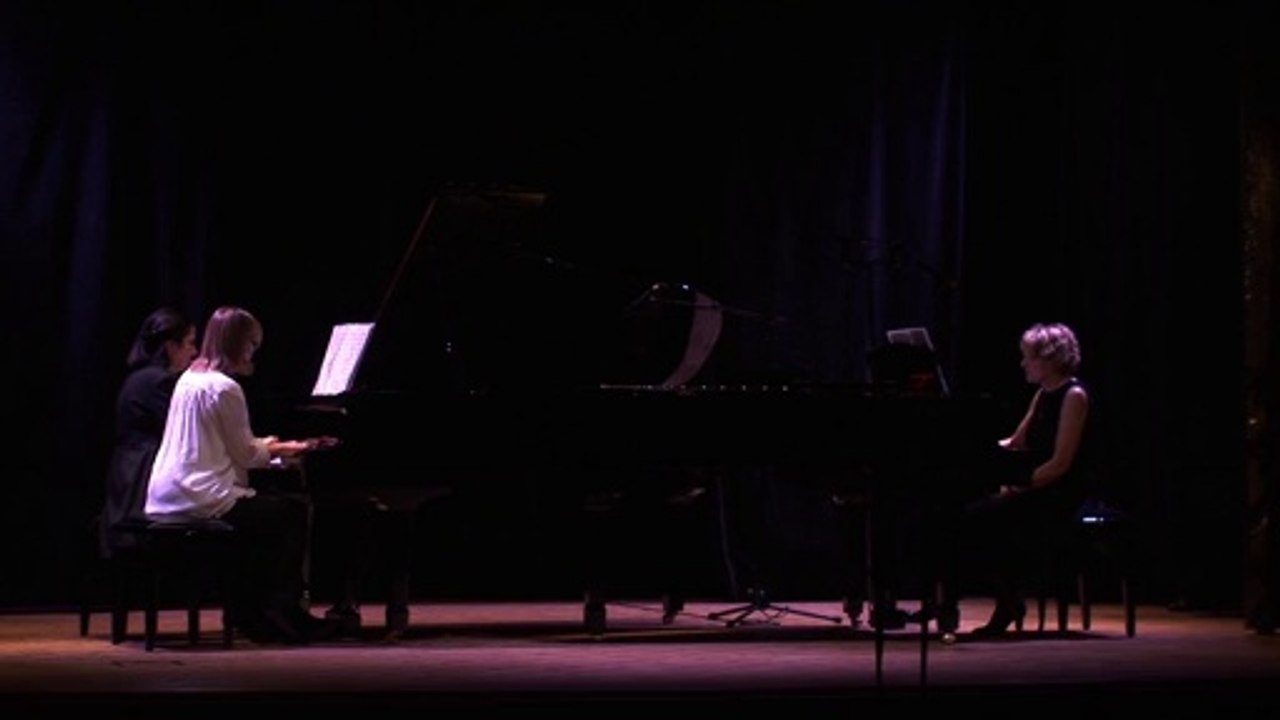 Isabelle Stella et ses élèves, concert à Paris, mairie du 9ème, autour de 2 pianos