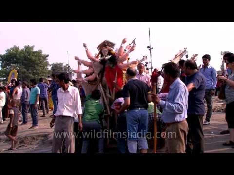 Getting the Durga idol to the banks: Durga Visarjan in Delhi
