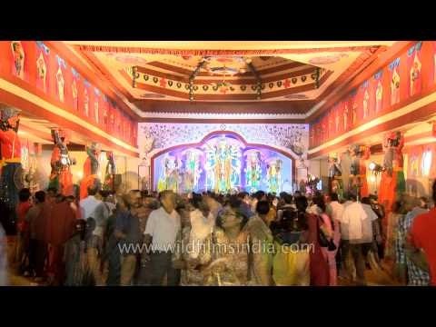 Durga Puja crowd time lapse: At CR Park