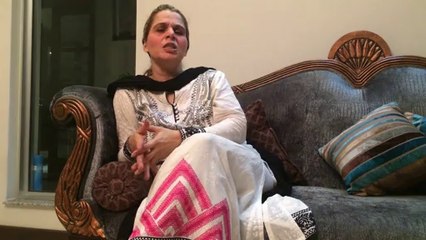 Lubna with Awaam Tahir-ul-Qadri, Imran Khan, Nawaz Sharif and the entire drama ( 12 August 2014)