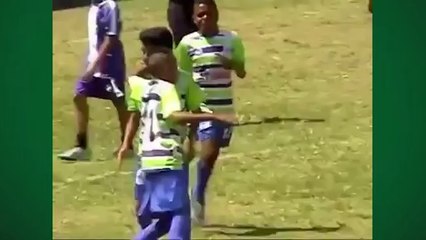 Garoto de 11 anos se inspira em Robinho e brilha