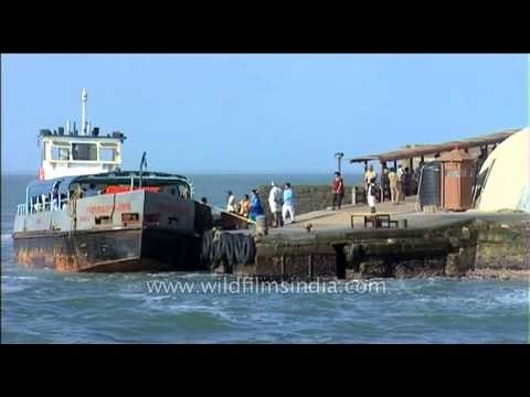 Visitors going back to their boat after visiting Kanyakumari Temple