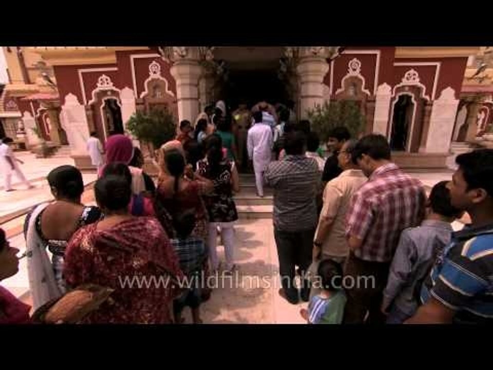 Establishing shots of Birla Mandir