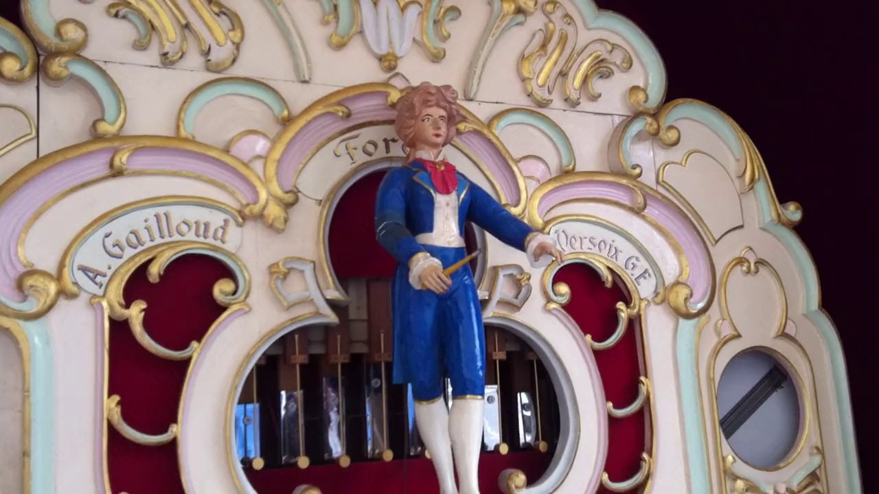 animation orgue de barbarie et limonaire. chanteur de rue. guinguette. limonaire.