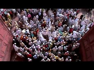 Thousand of pilgrims entering the Jama Masjid