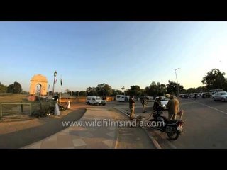 Busy life near India Gate: Time lapse