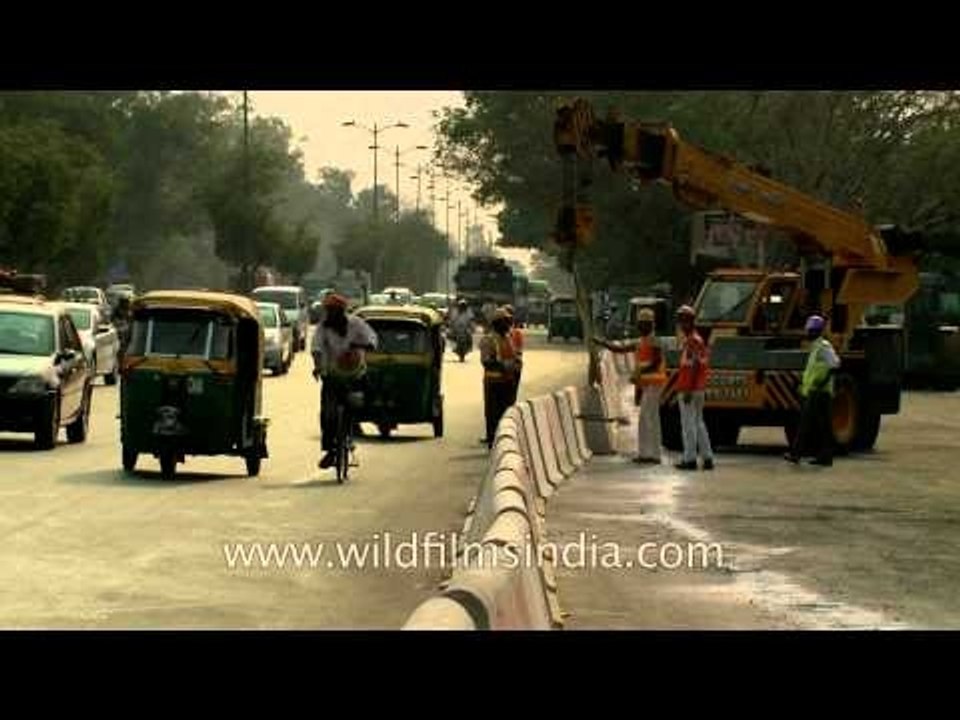 Traffic passing through South Extension, Delhi
