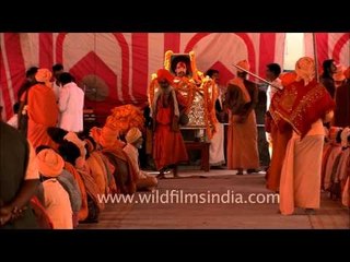 Waiting for food at Samashti Bhandara