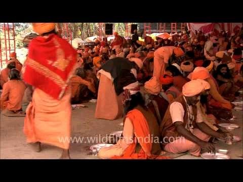 Saints converged for Bhandara ceremony, Varanasi