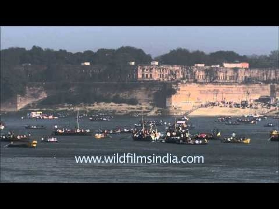 Boats going towards Sangam during Maha Kumbh