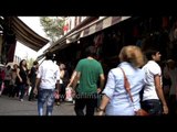 People shopping at Kapalicarsi grand bazaar, Istanbul