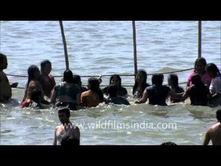 Mahakumbh begins, lakhs of devotees take holy dip