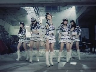 ℃-ute 『愛ってもっと斬新』 (Dance Shot Ver.)