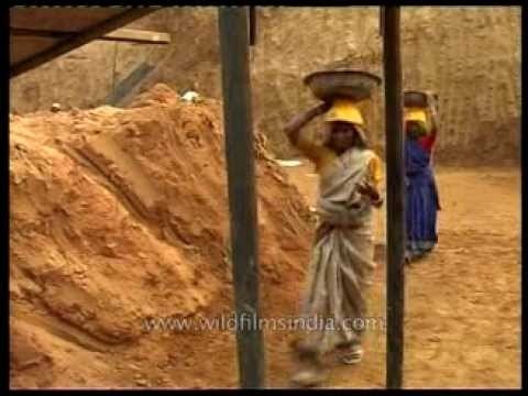 Women labourers at Safdarjung Hospital's construction site