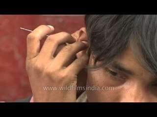 Cleaning ear with pins - It happens only in India