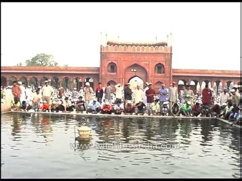 Ablutions or wazu before prayers at Jama Masjid, Old Delhi