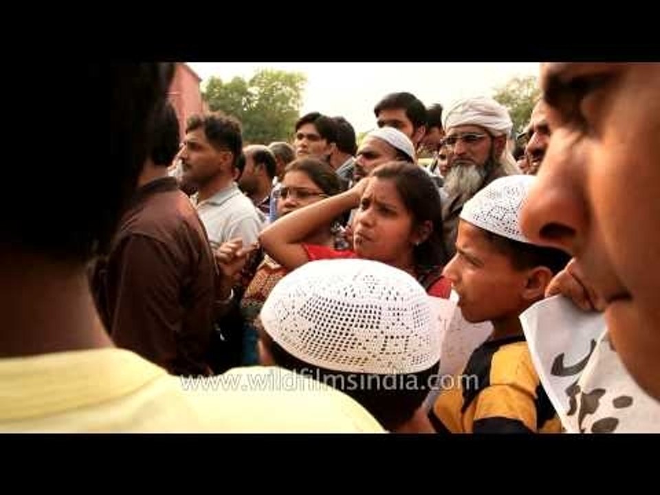 Muslim kids protesting outside AIIMS against Masoom rape case