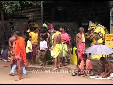 Devotees getting in and out of Lingaraj Temple, Bhubaneswar