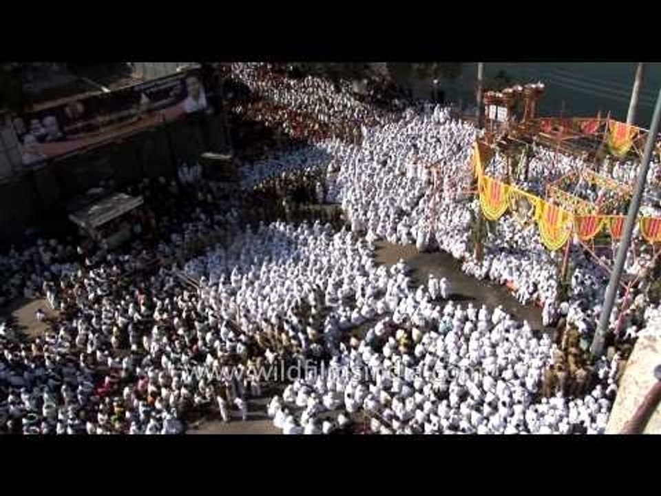 Thousands of devotees participates in Shri Siddheshwar Maharaj Yatra at Solapur
