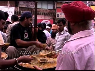 Sikh devotee serving food for free on Shaheedi Divas