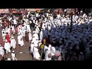 Crowd gathering during Shri Siddheshwar Maharaj Yatra in Solapur