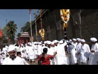 People in traditional costume during Shri Siddheshwar Maharaj Yatra